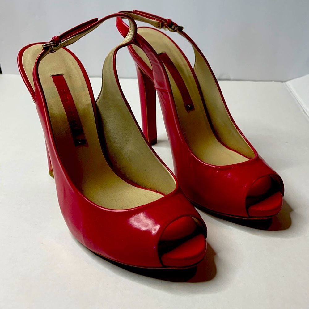 Zara Woman’s peep toe Red/pink heels. Size39